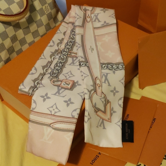 Louis Vuitton Monogram Pink Confidential Bandeau💞 - Picture 4 of 7
